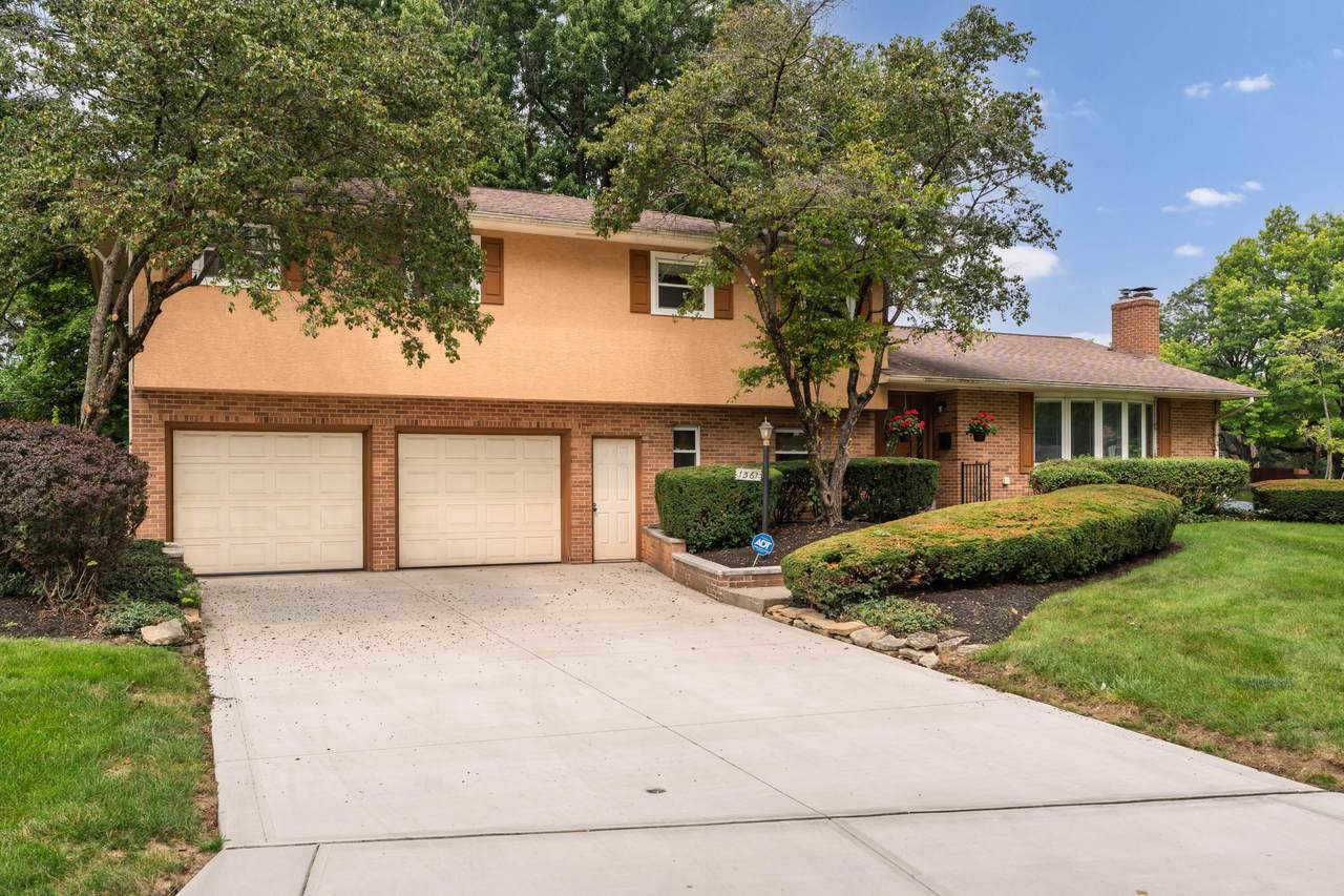 1561 Rose View Drive - Photo 1