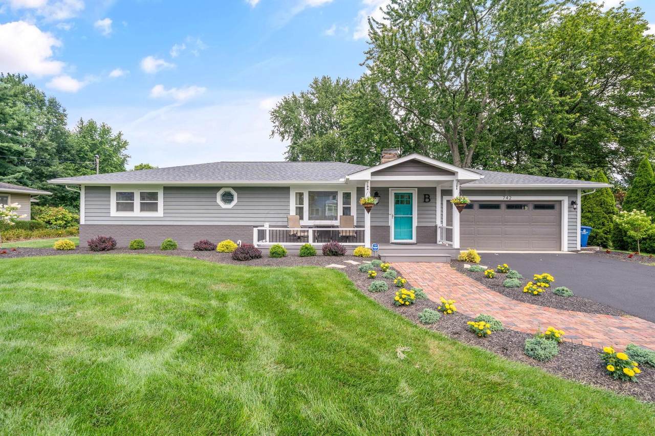 742 College Avenue - Photo 1