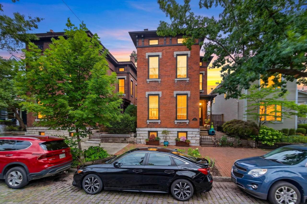 556 City Park Avenue - Photo 1