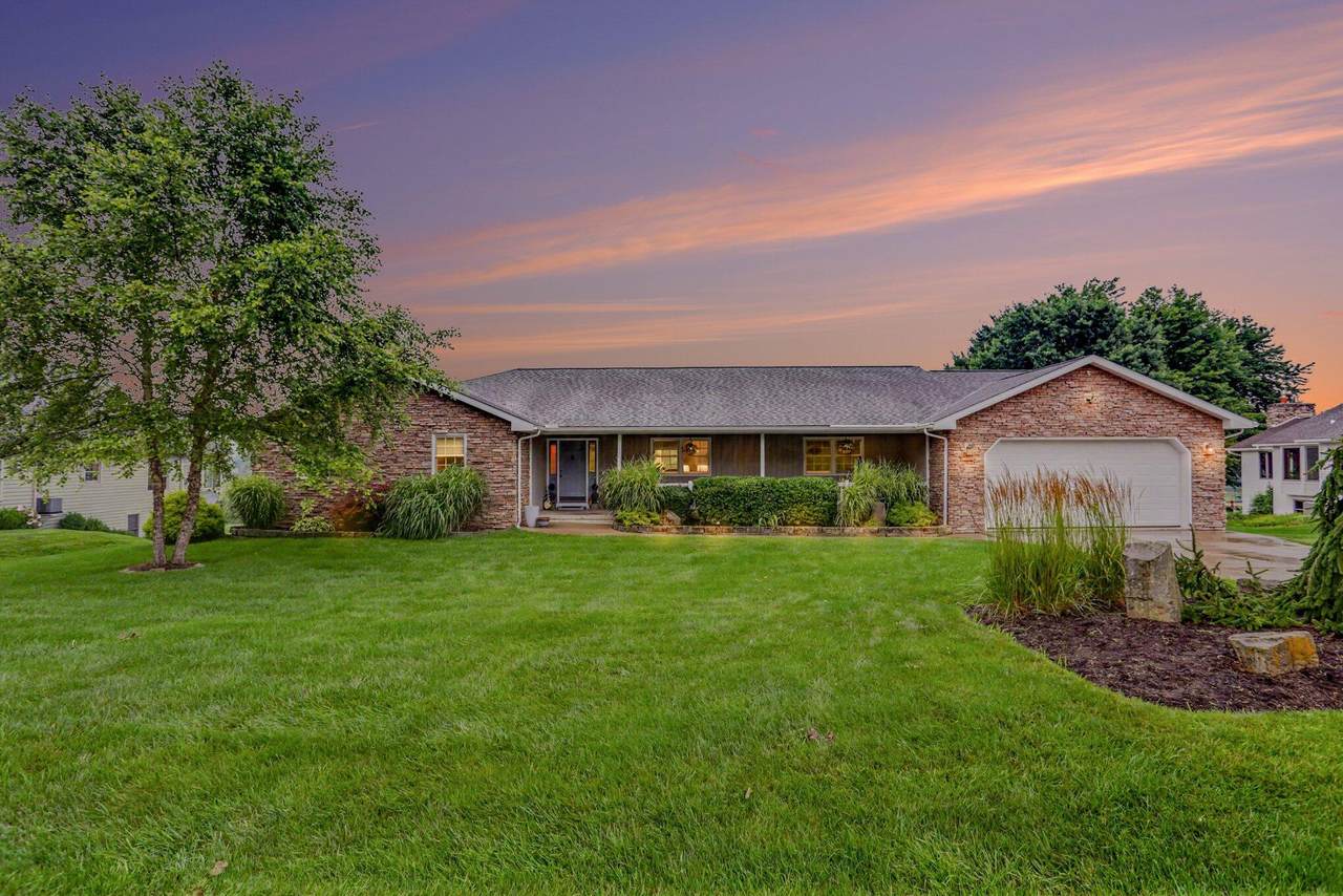 922 Fairway Drive - Photo 1