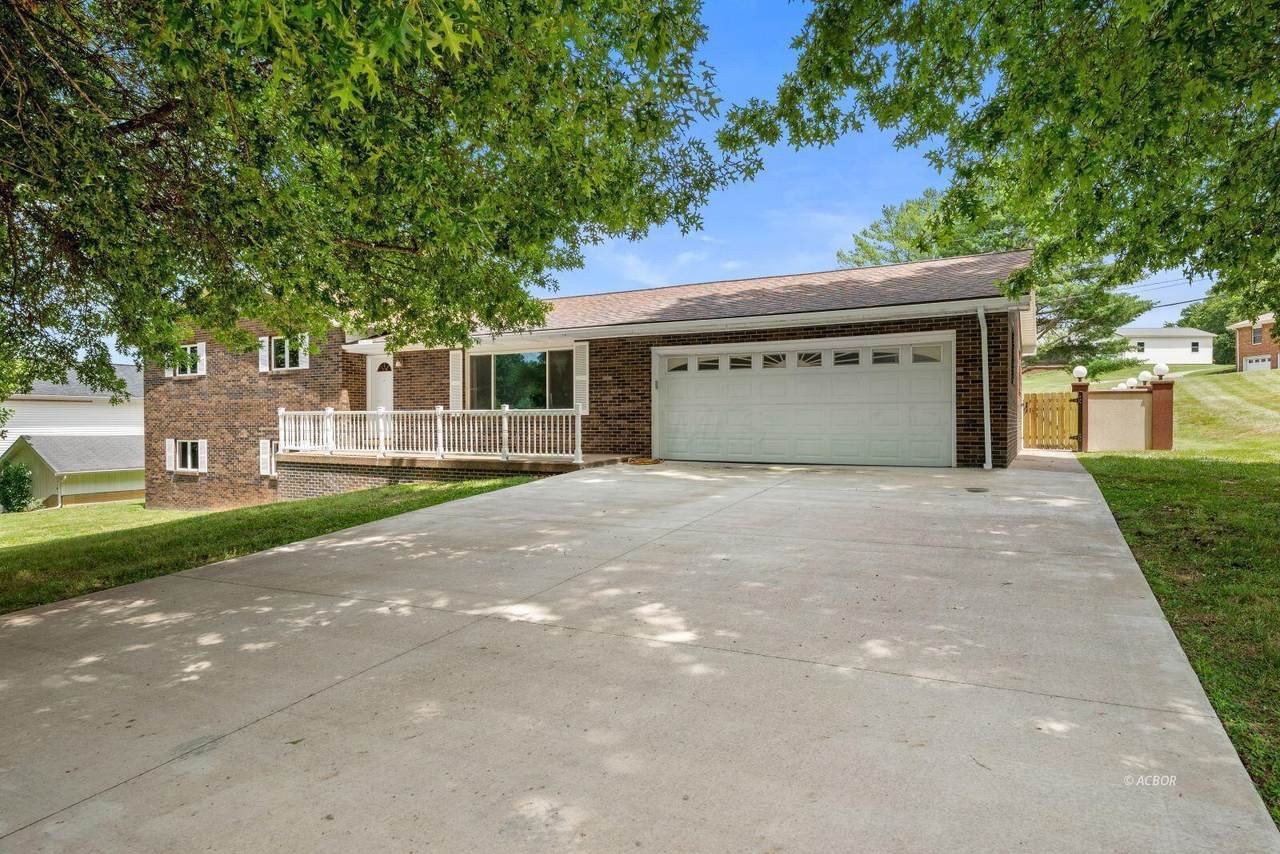 76 Debbie Drive - Photo 1