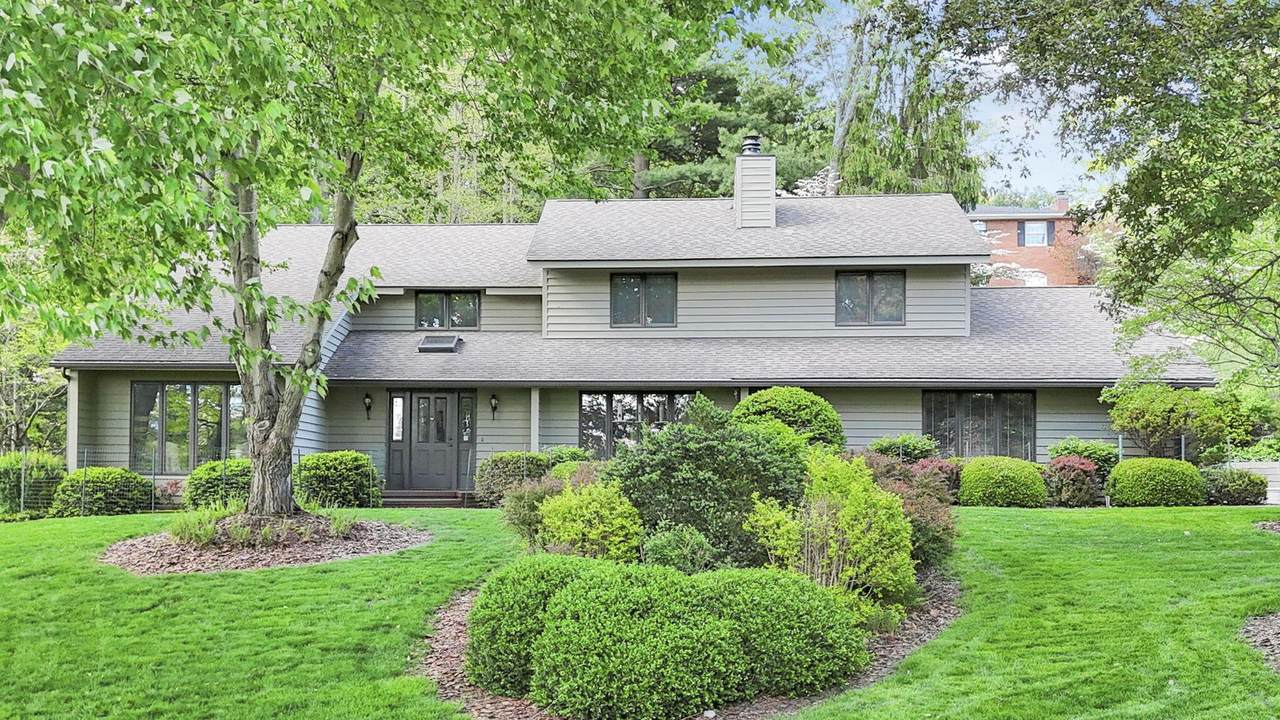 689 Howell Drive - Photo 1