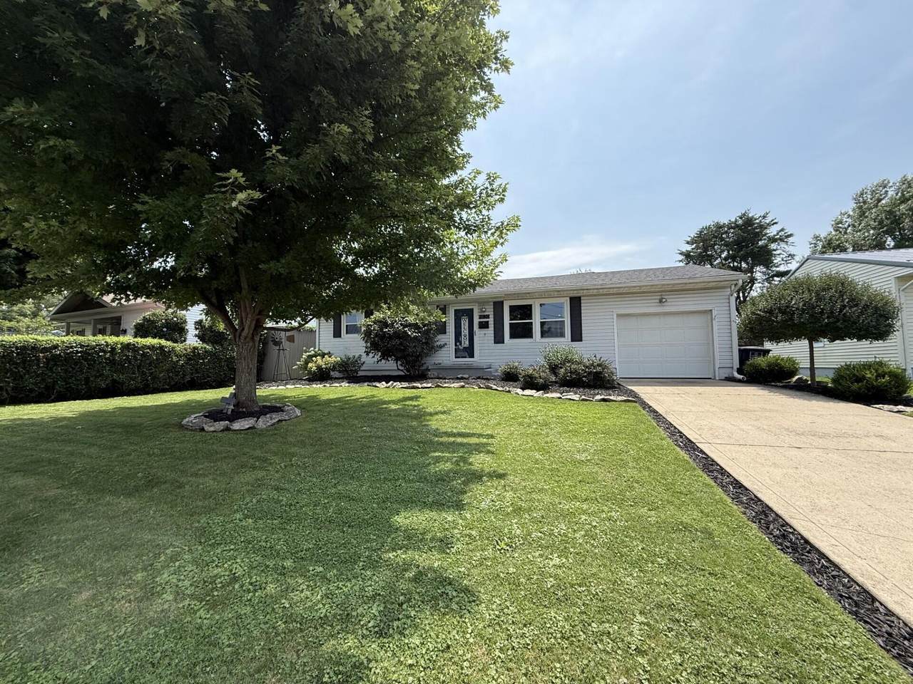 1836 Zimmer Street - Photo 1