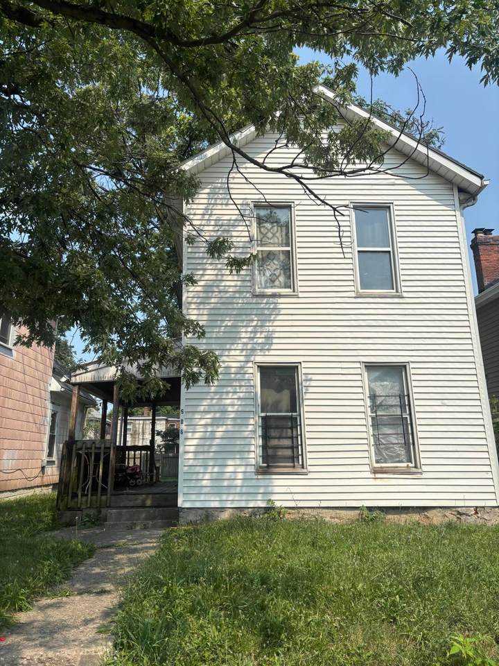 606 Kelton Avenue - Photo 1