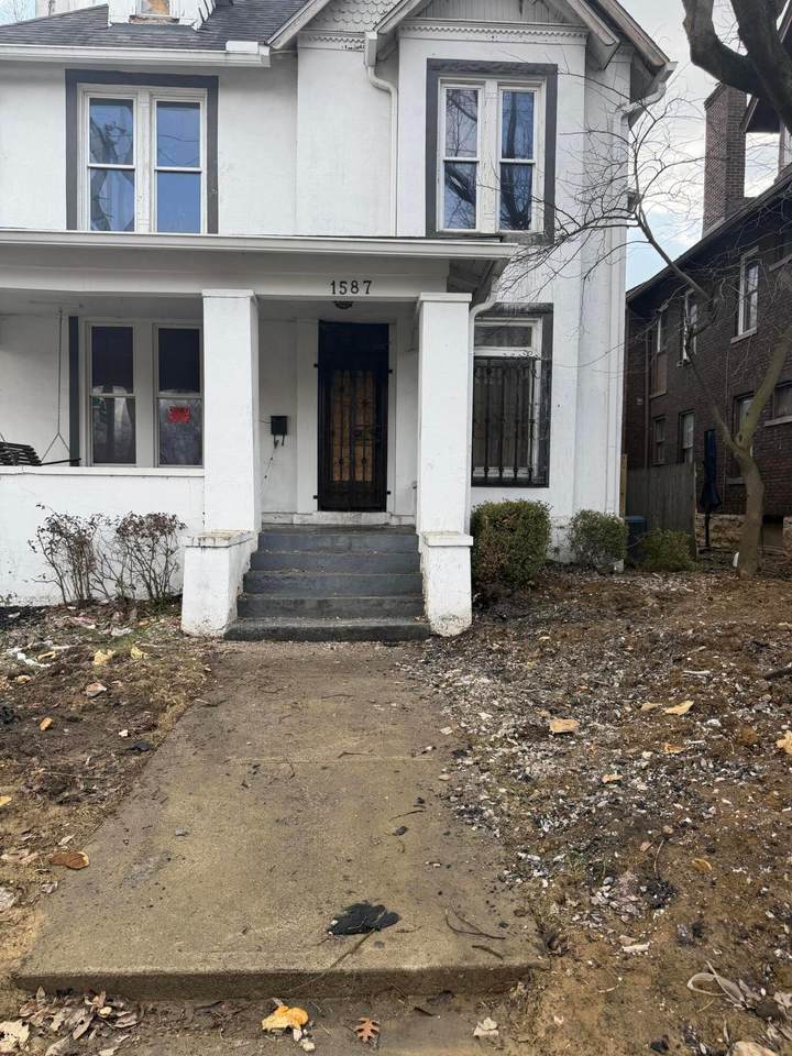 1587 Long Street - Photo 1