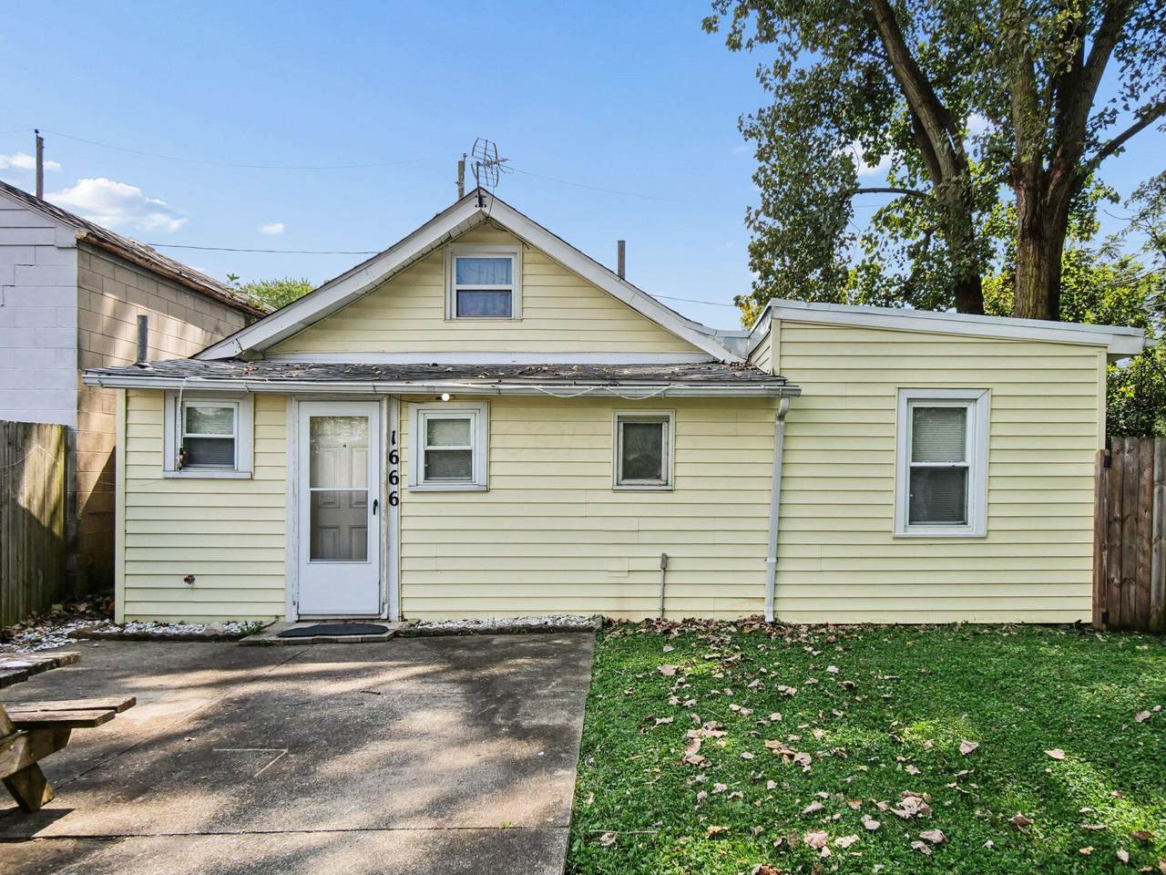 1666 Peabody Avenue - Photo 1