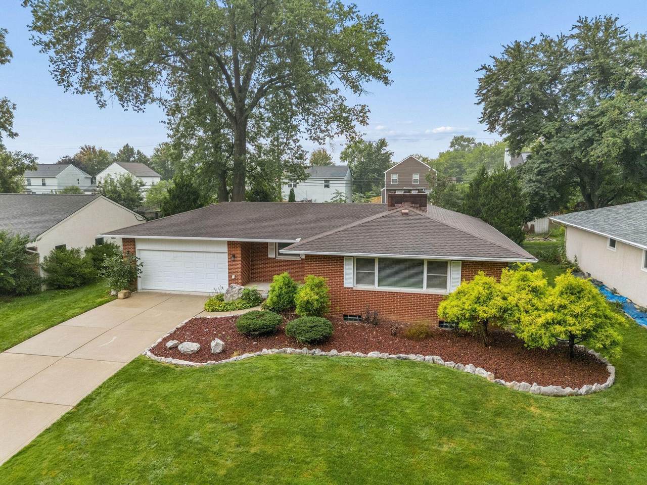 2801 Maplewood Drive - Photo 1