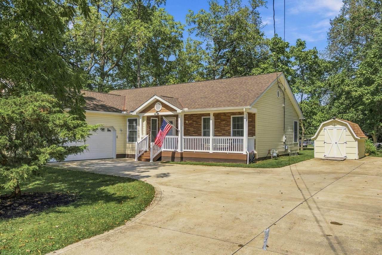 210 Nichols Street - Photo 1