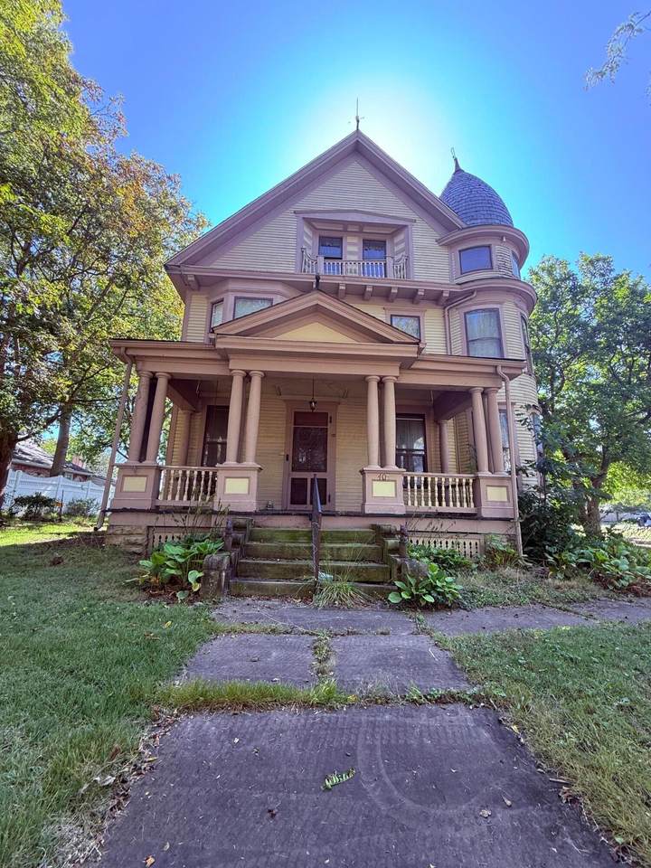 405 East Street - Photo 1