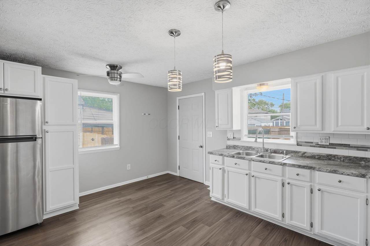 2954 Grasmere Avenue - Photo 1