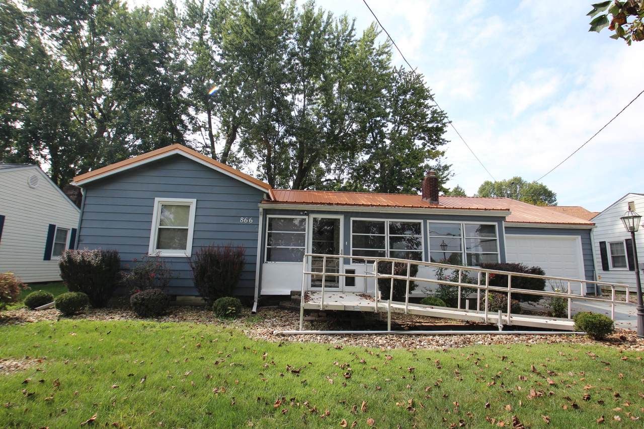 866 Lakeshore Drive - Photo 1