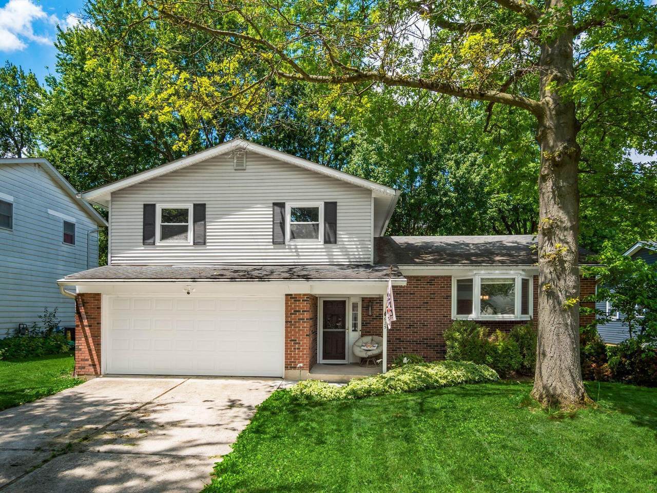 625 Heritage Boulevard - Photo 1