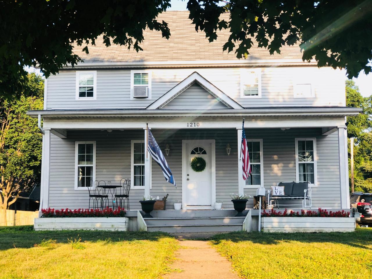1210 Court Street - Photo 1