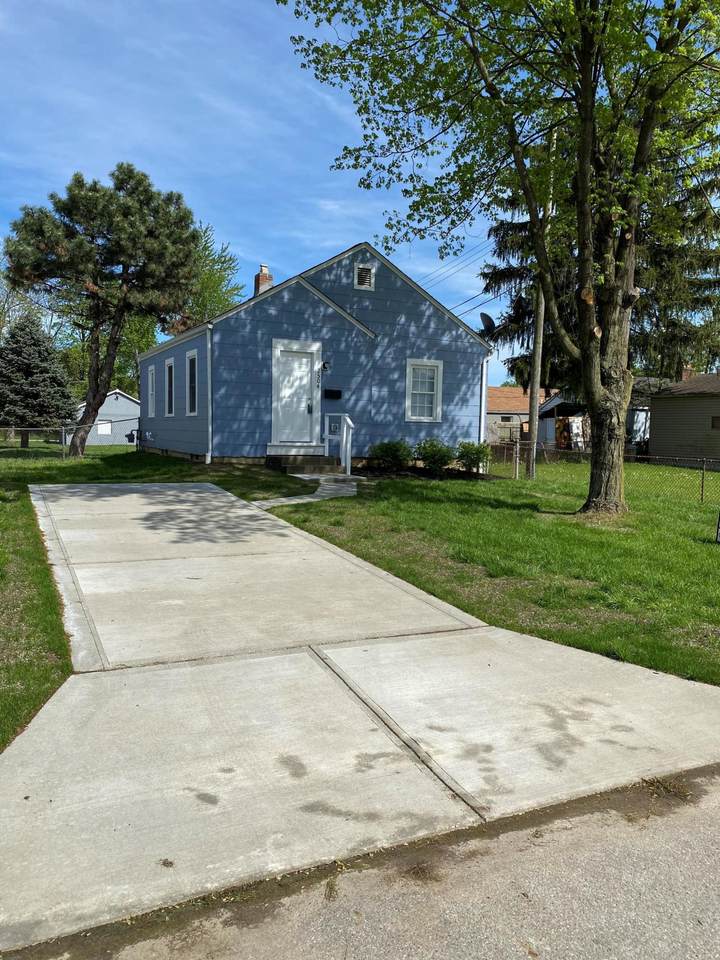 2504 Grasmere Avenue - Photo 1