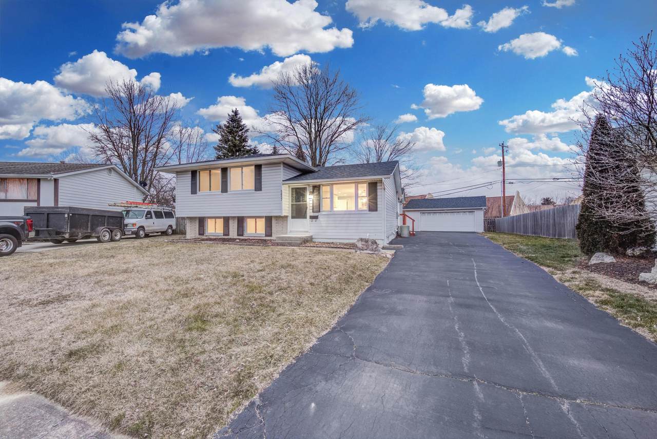 5657 Brookfield Square - Photo 1