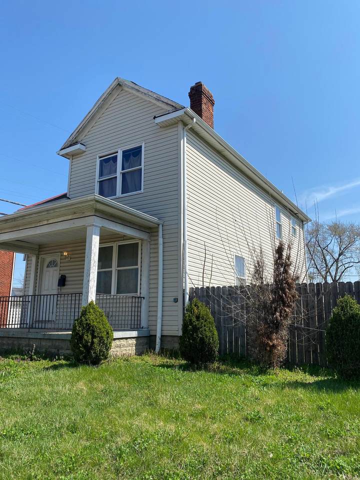 826 18th Street - Photo 1