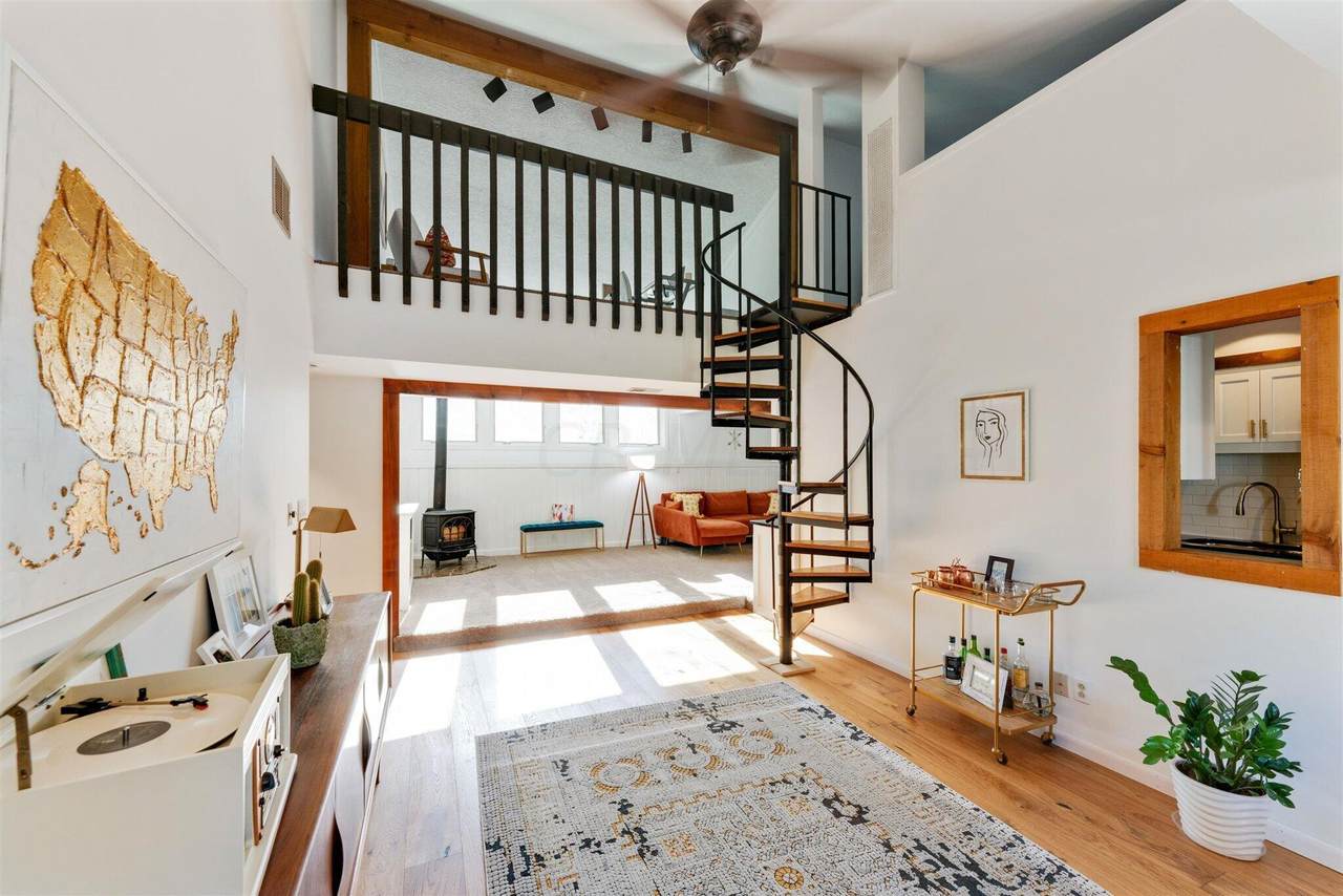 5100 Lakeview Drive - Photo 1