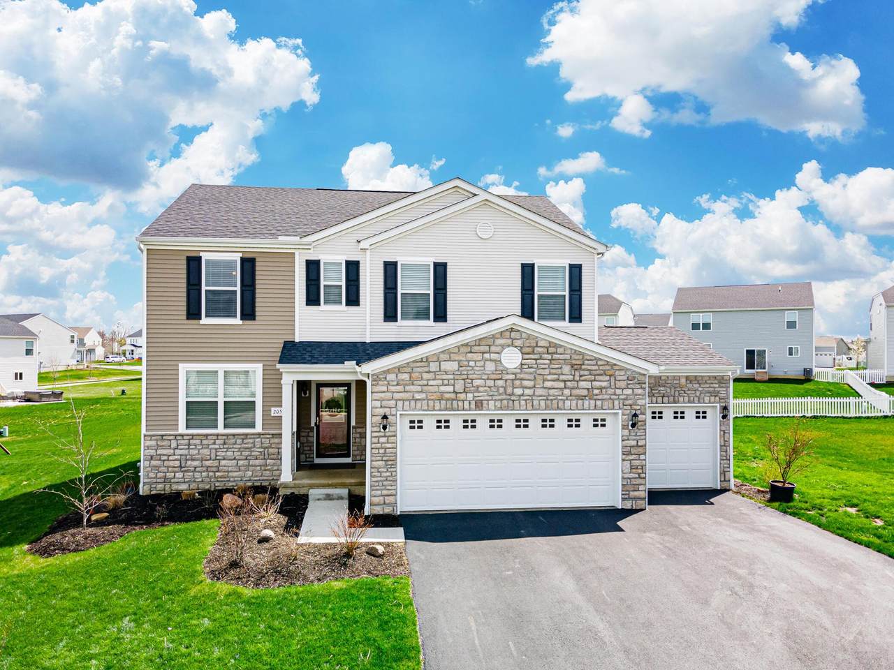 205 Red Fox Court - Photo 1