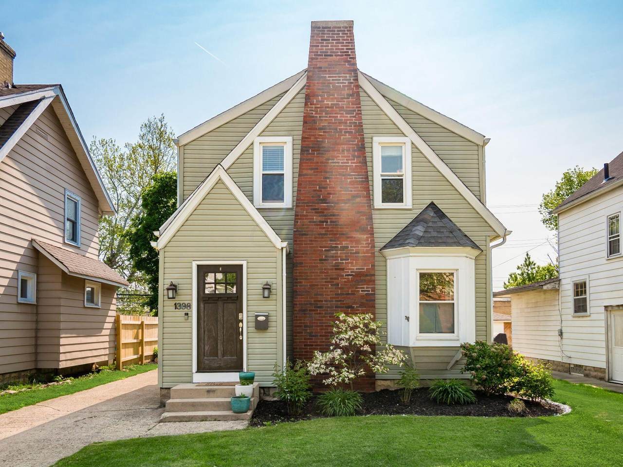 1398 Eastview Avenue - Photo 1
