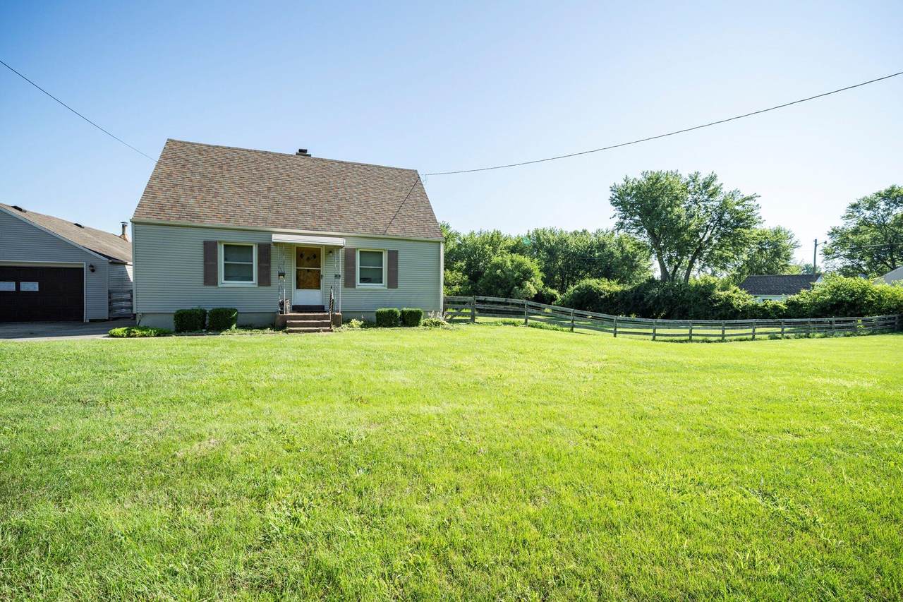 718 Hook Road - Photo 1