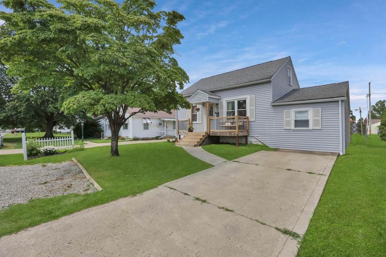 954 Woodlawn Avenue - Photo 1