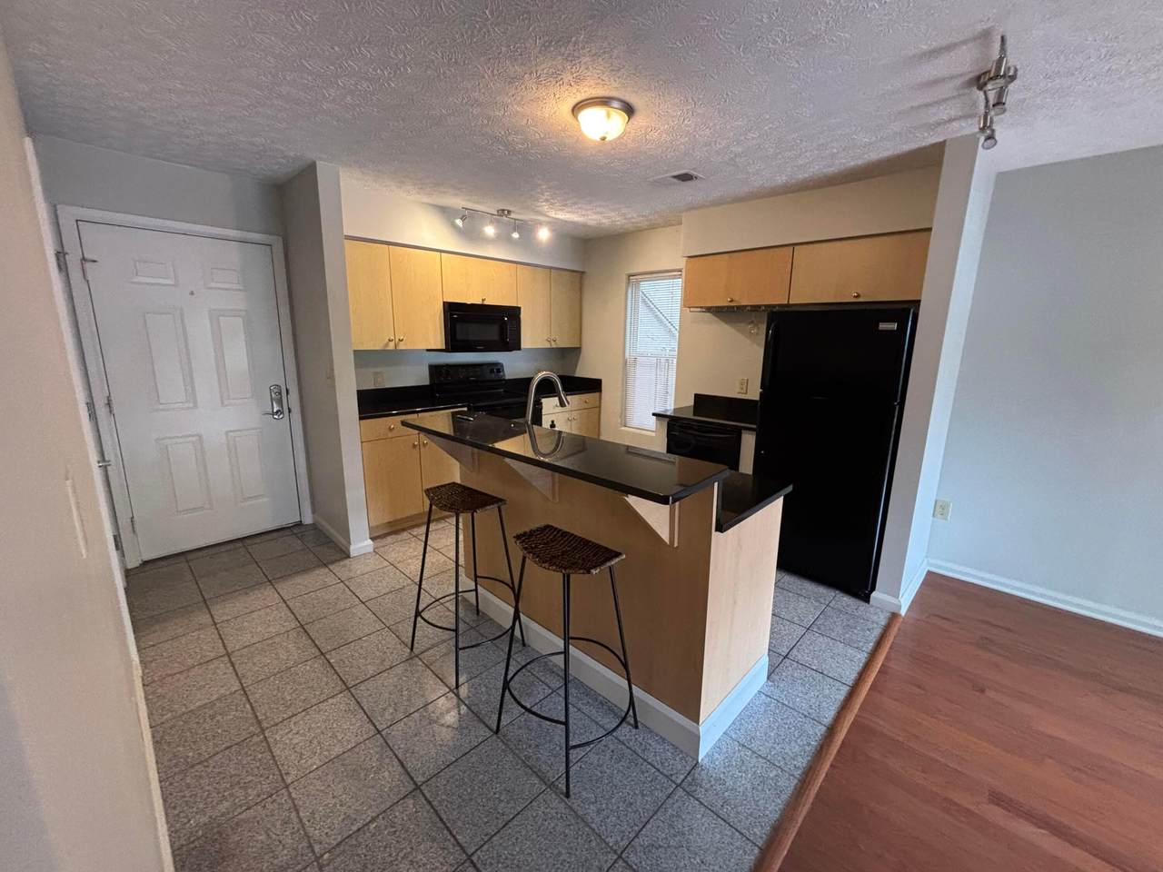 945-945E Quay Avenue - Photo 1