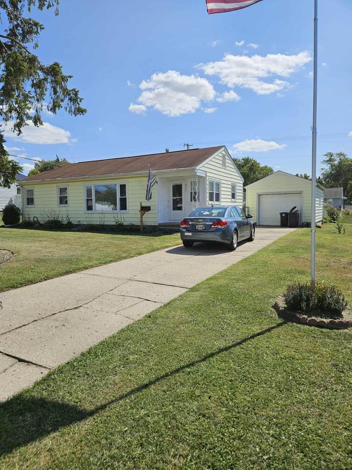 851 Crescent Drive - Photo 1