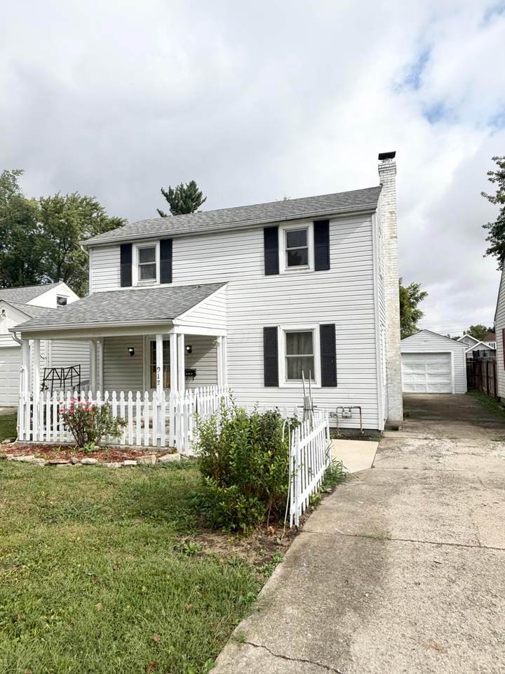 912 Briar Avenue - Photo 1