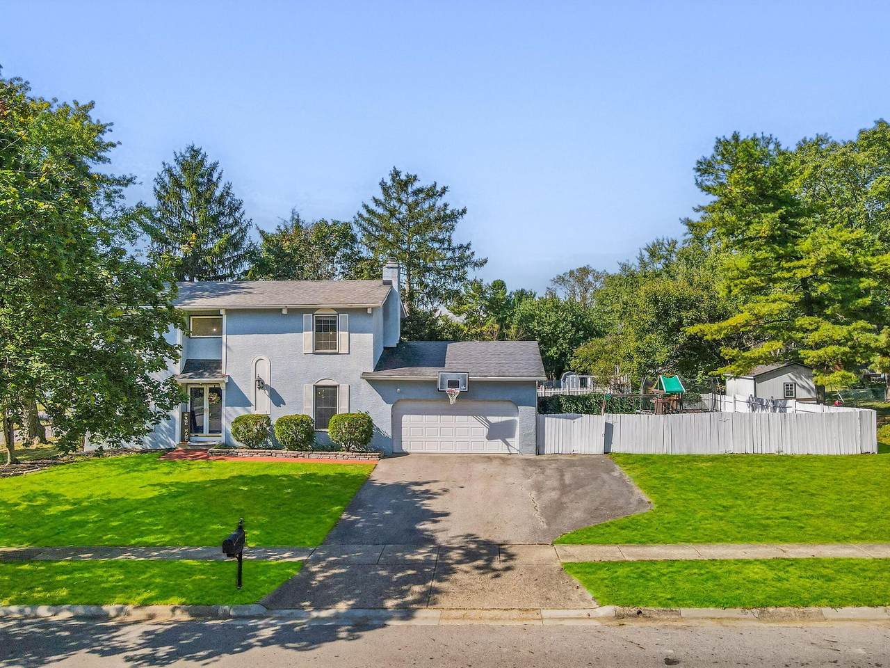 497 Uxbridge Avenue - Photo 1