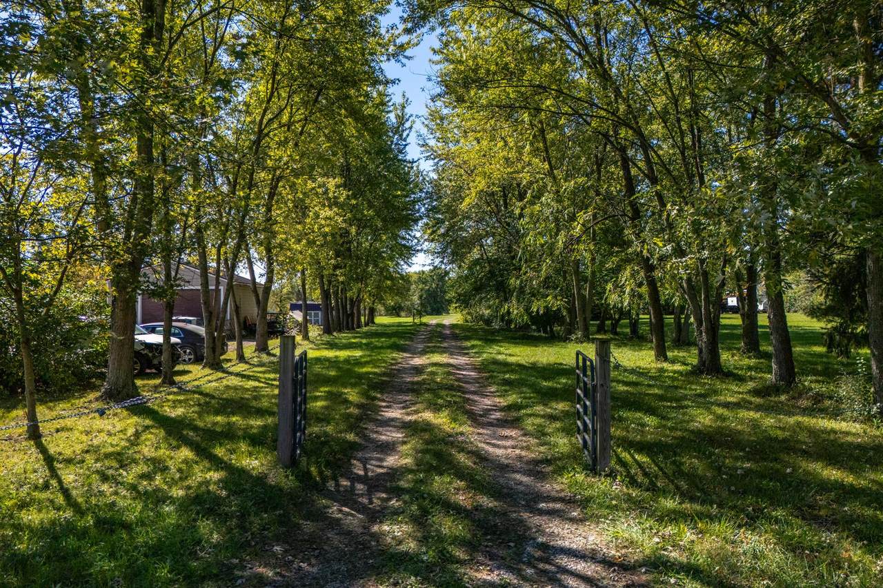 1717 London Groveport Road - Photo 1