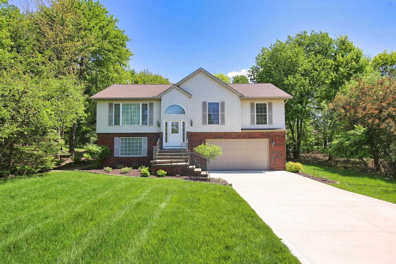 2568 Apple Valley Drive - Photo 1
