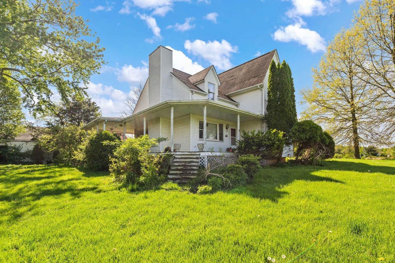 2920 Burnside Road - Photo 1