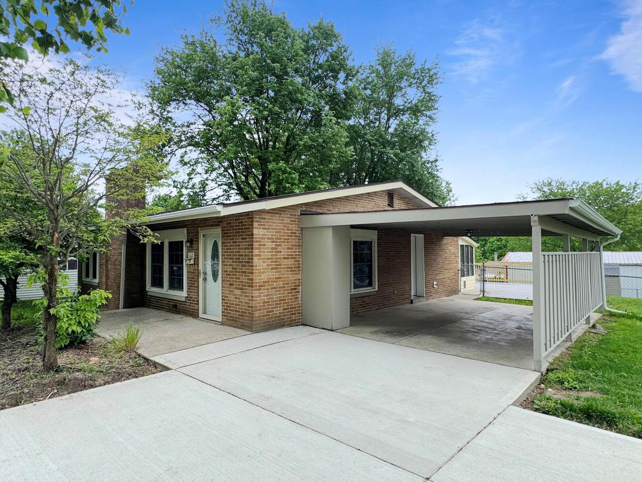 1621 Lookout Street - Photo 1