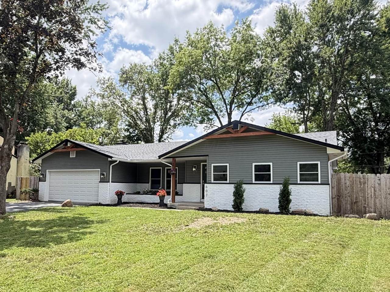 607 College Crest Road - Photo 1