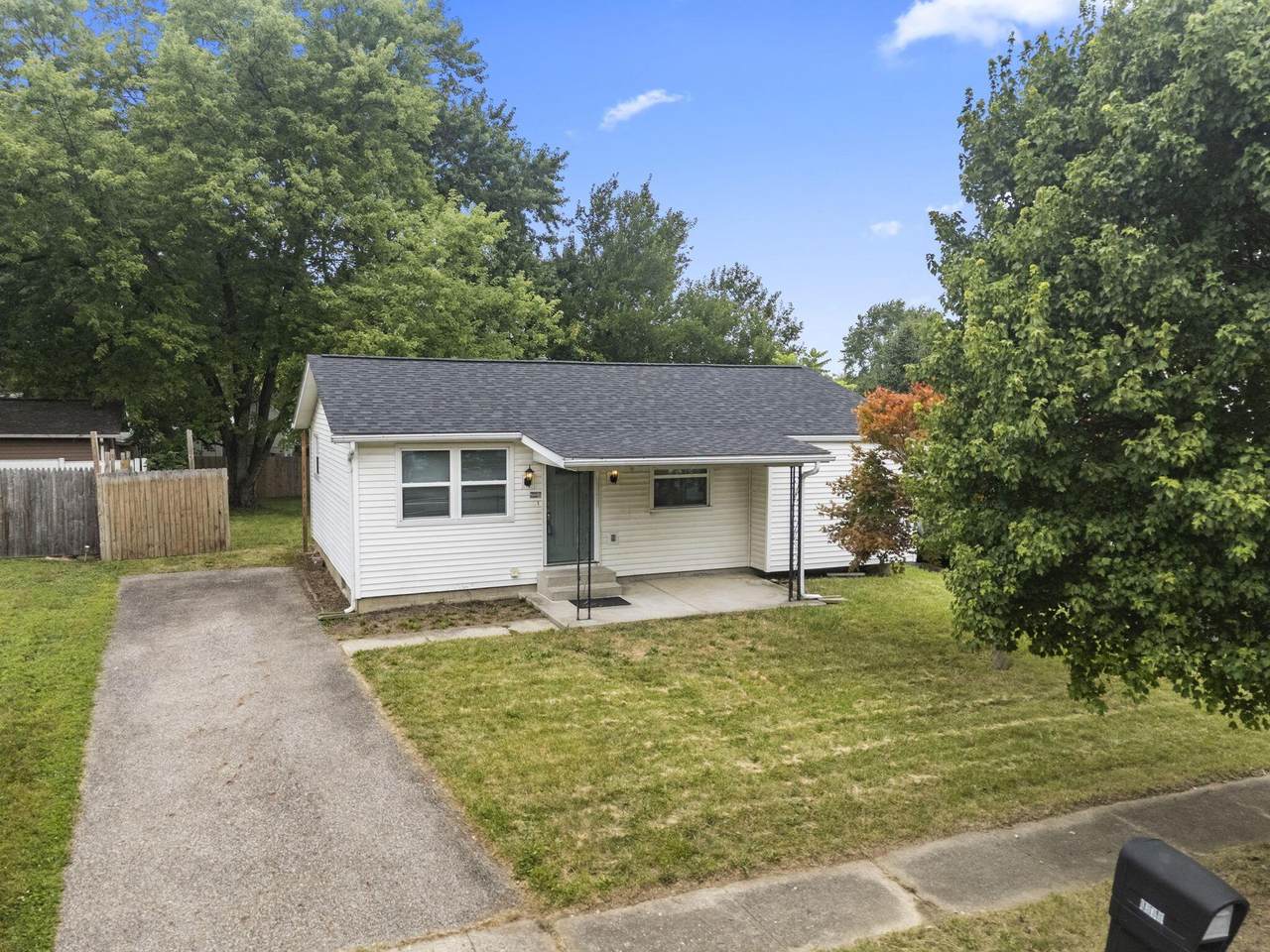 1679 Woodhurst Court - Photo 1