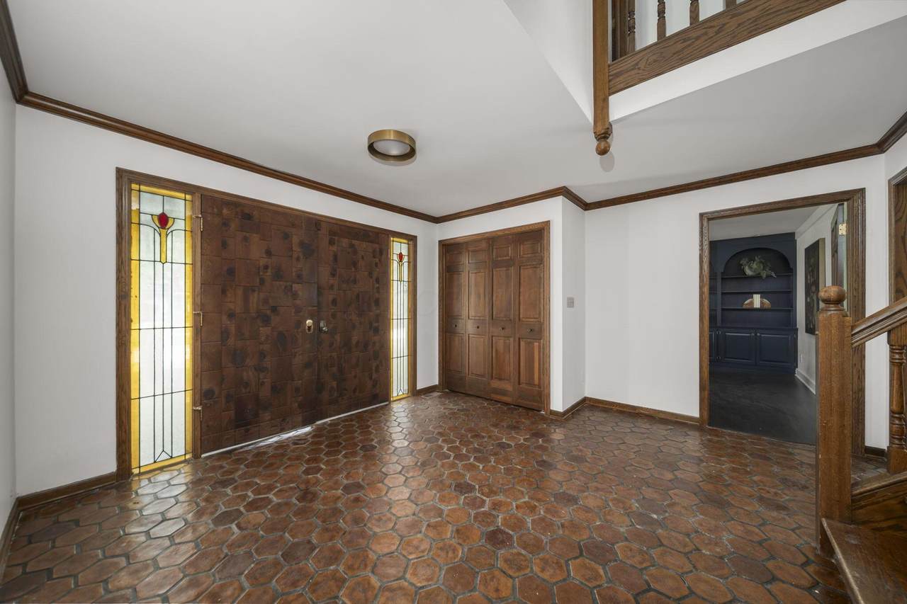 825 Bluffview Drive - Photo 1