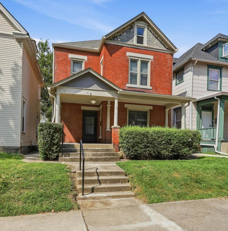 32 Maynard Avenue - Photo 1