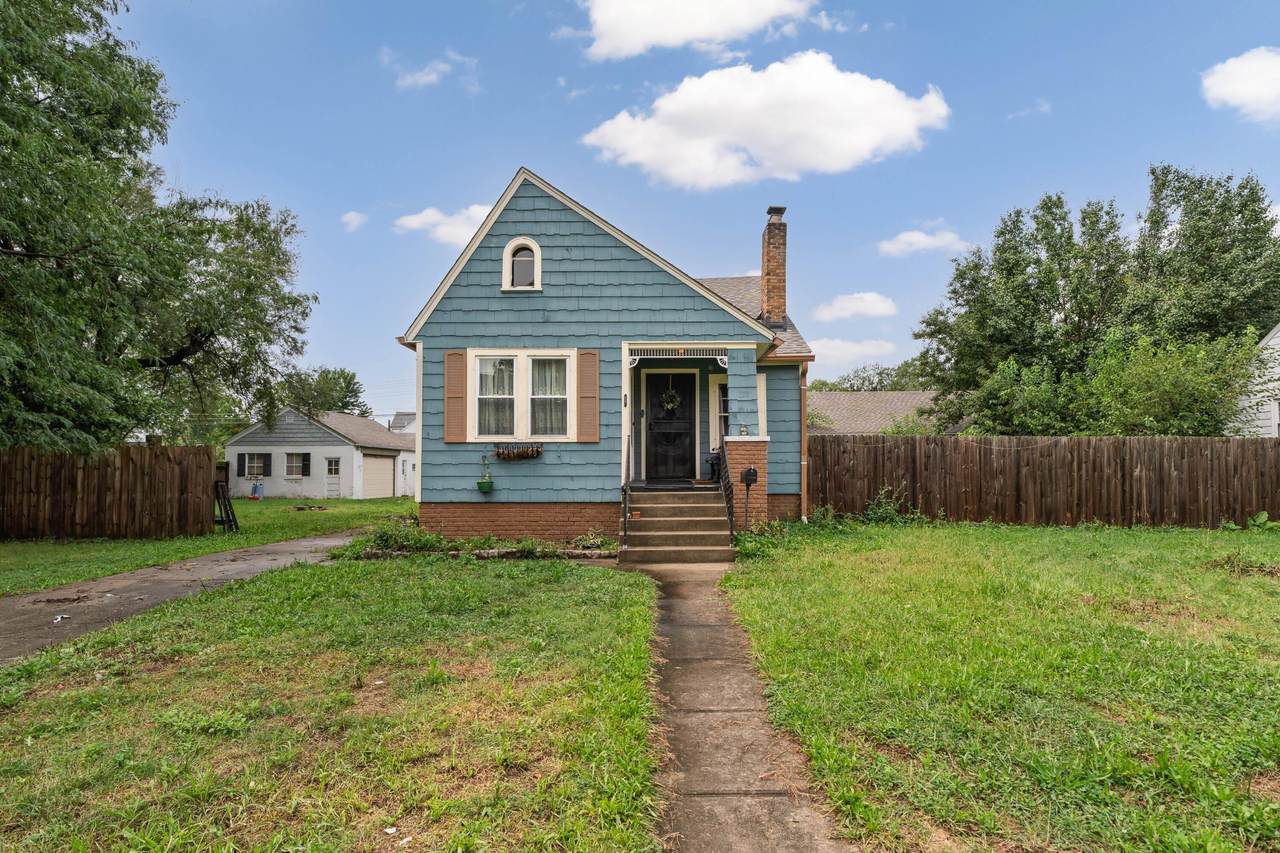 575 Wrexham Avenue - Photo 1