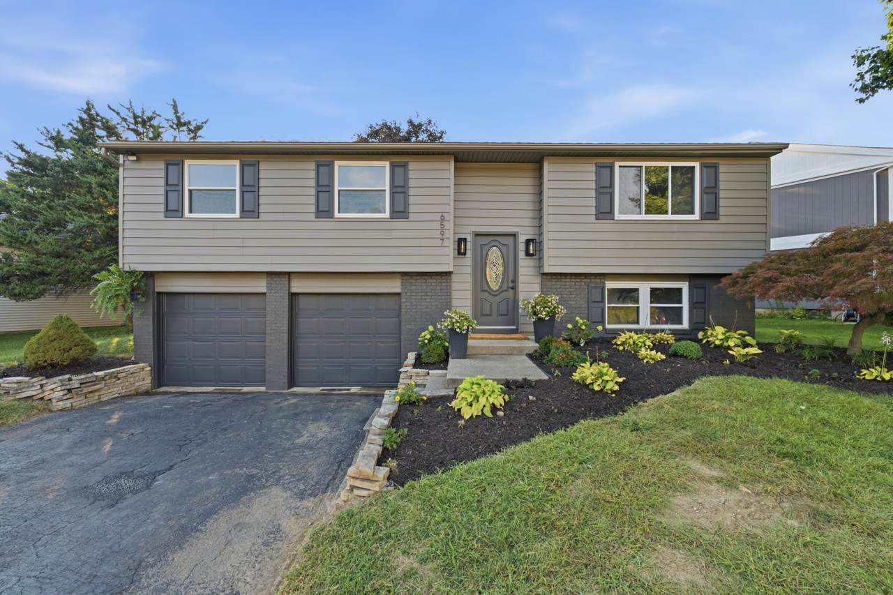 6597 Strathcona Avenue - Photo 1