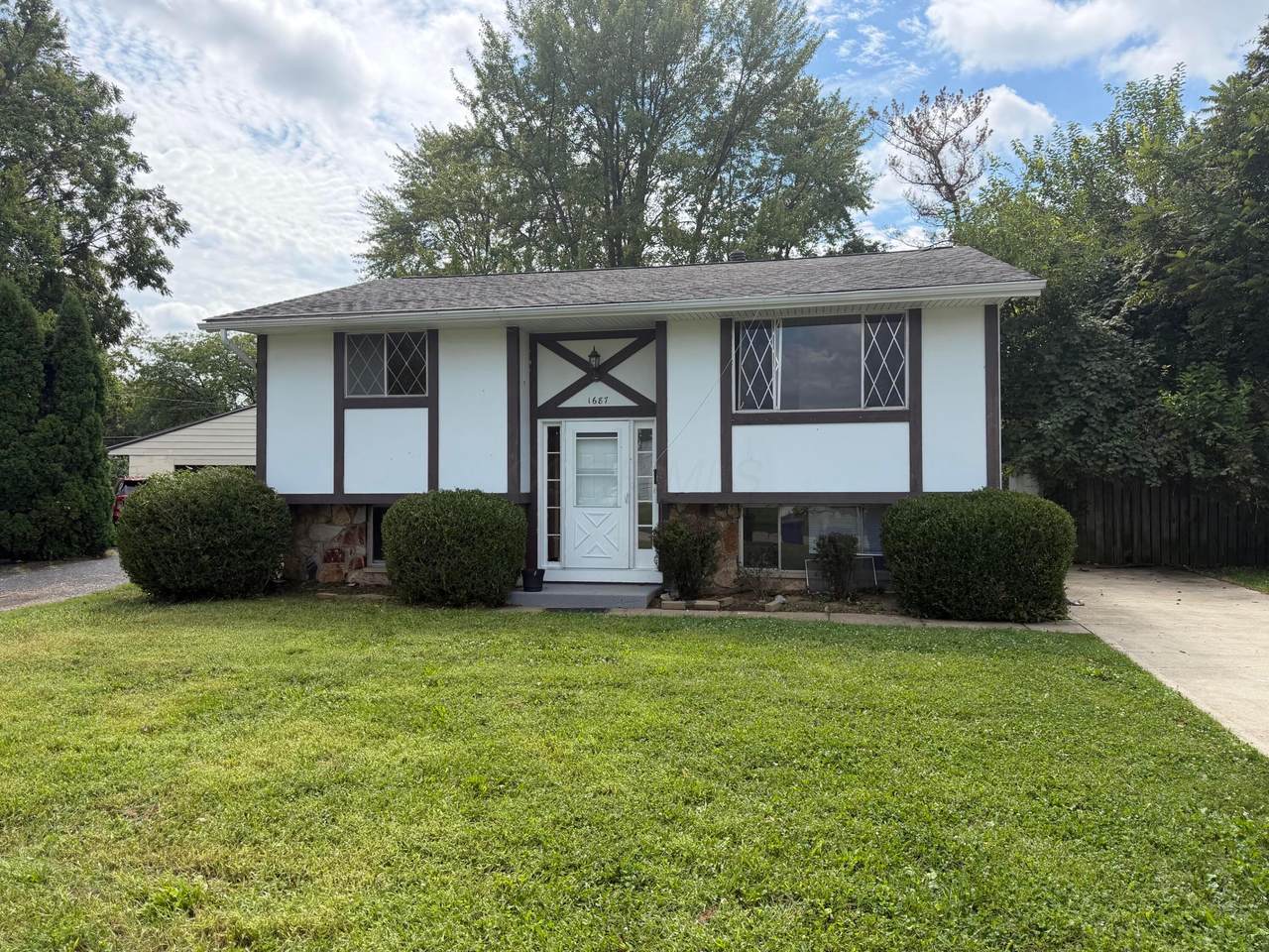 1687 Brookfield Square - Photo 1