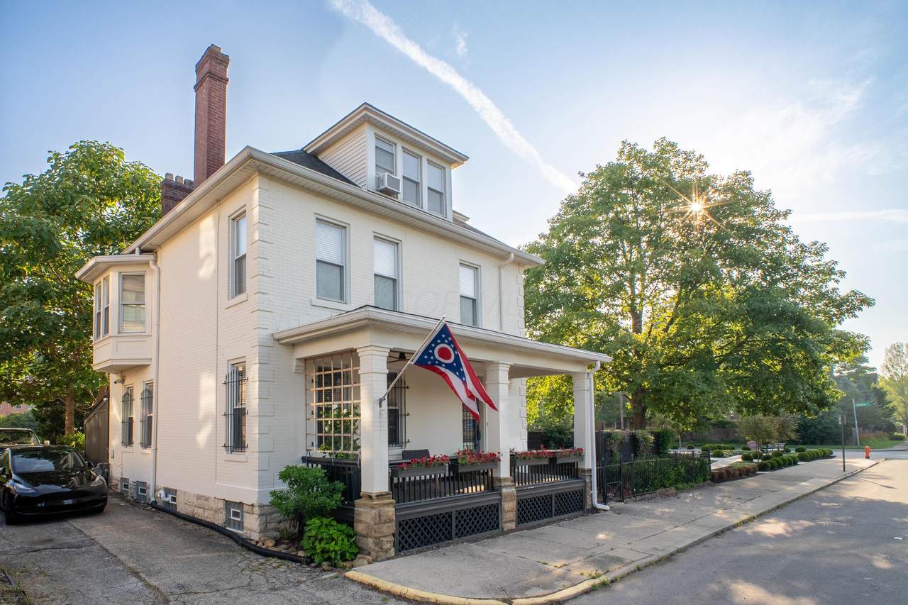 946 Oak Street - Photo 1