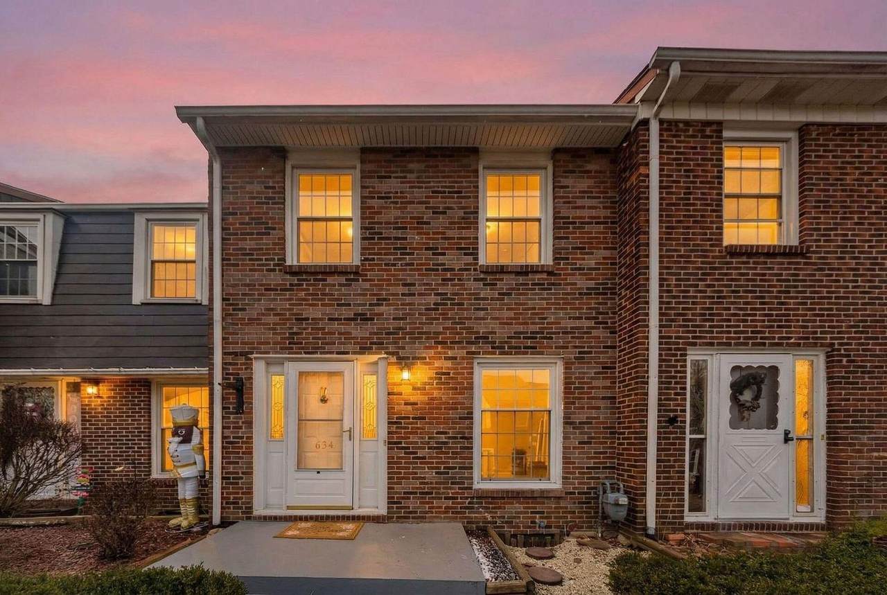 634 Dlyn Street - Photo 1