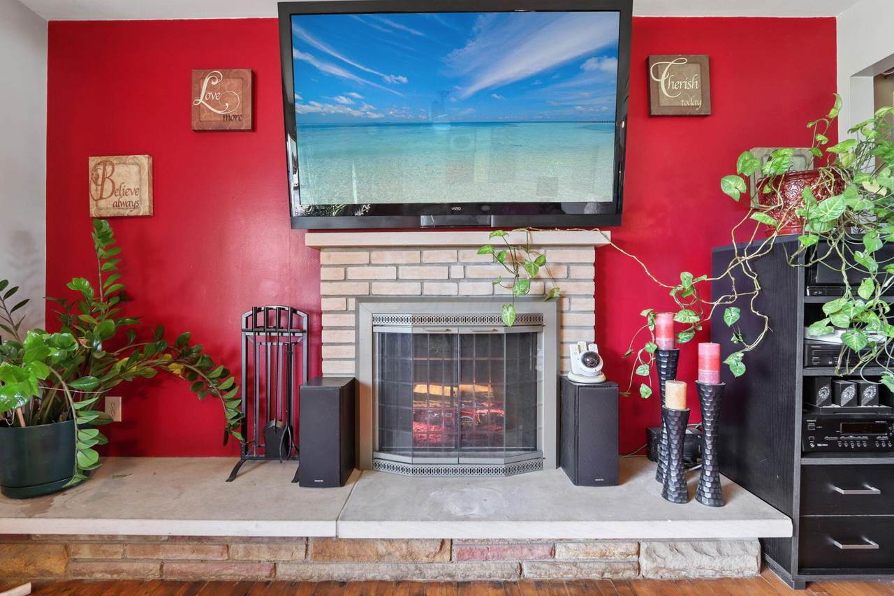 762 Ross Road - Photo 1