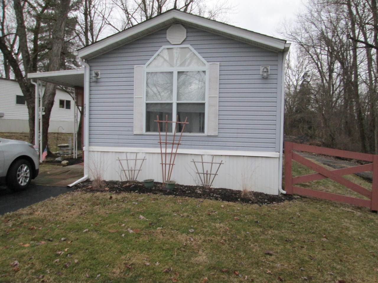276 Robin Lane - Photo 1