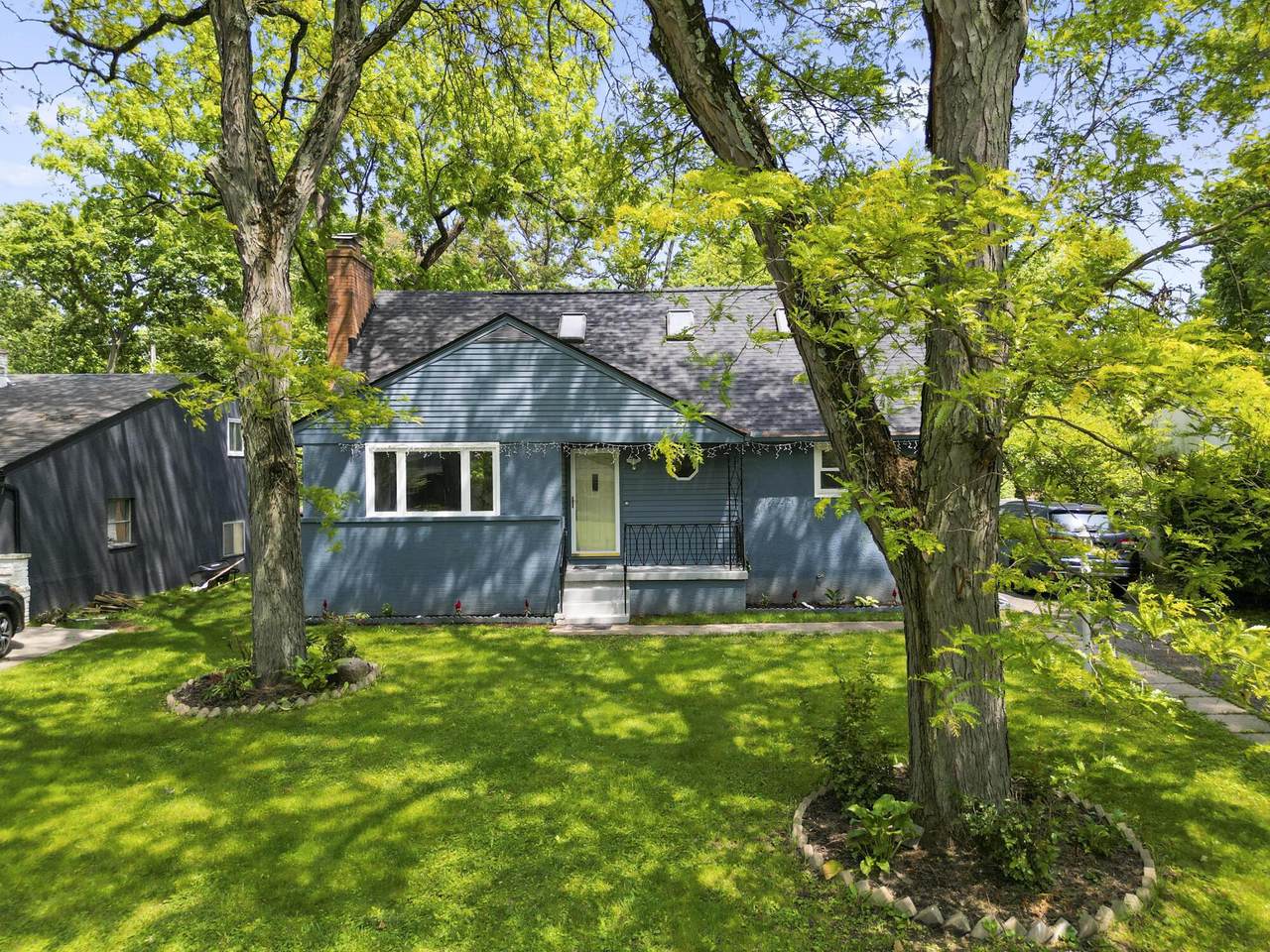 5280 Elmhurst Avenue - Photo 1