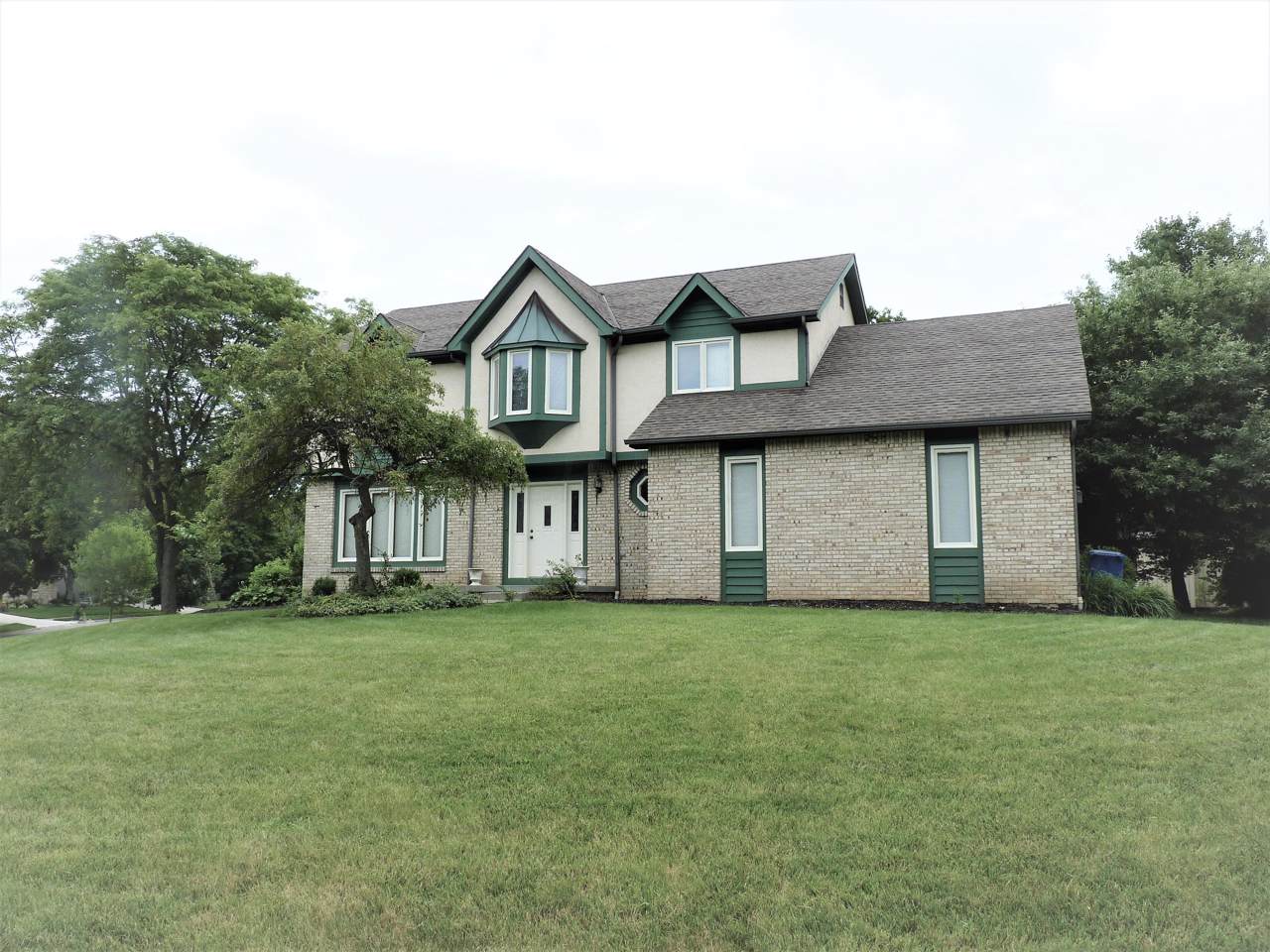 132 Executive Court - Photo 1