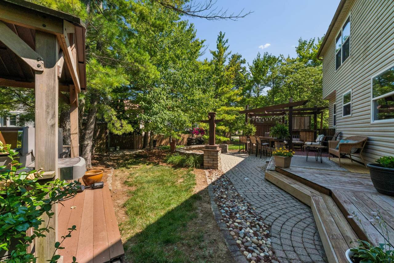 3724 Pleasantbrook Drive - Photo 1