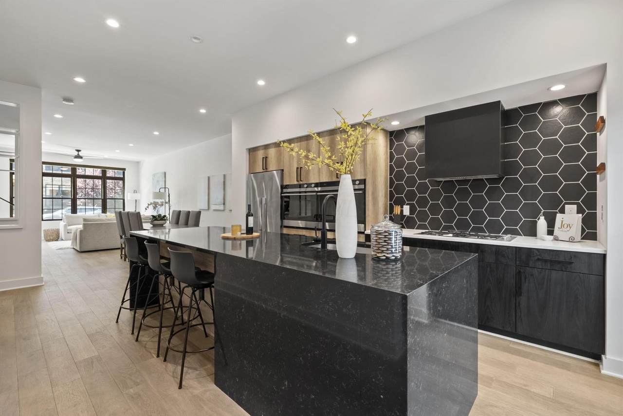 318-6 Cornelius Street - Photo 1