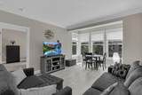 960-209 Perry Street - Photo 4