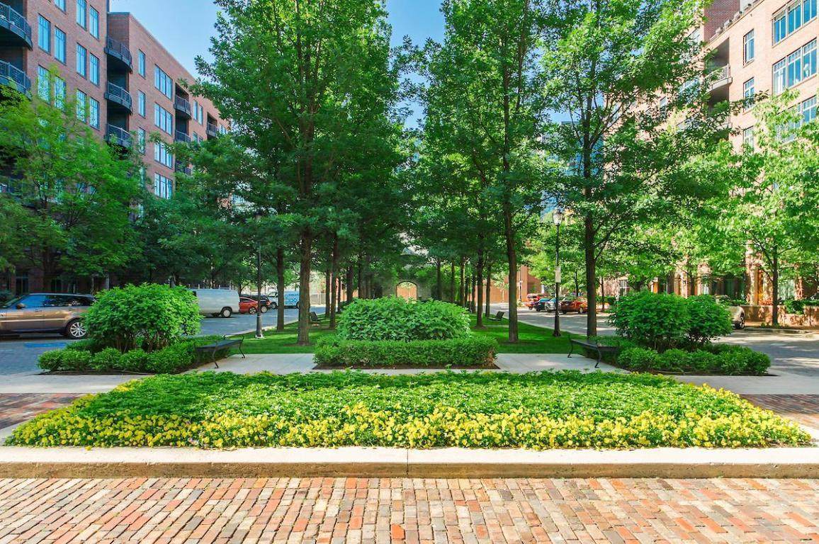 251 Daniel Burnham Square - Photo 1
